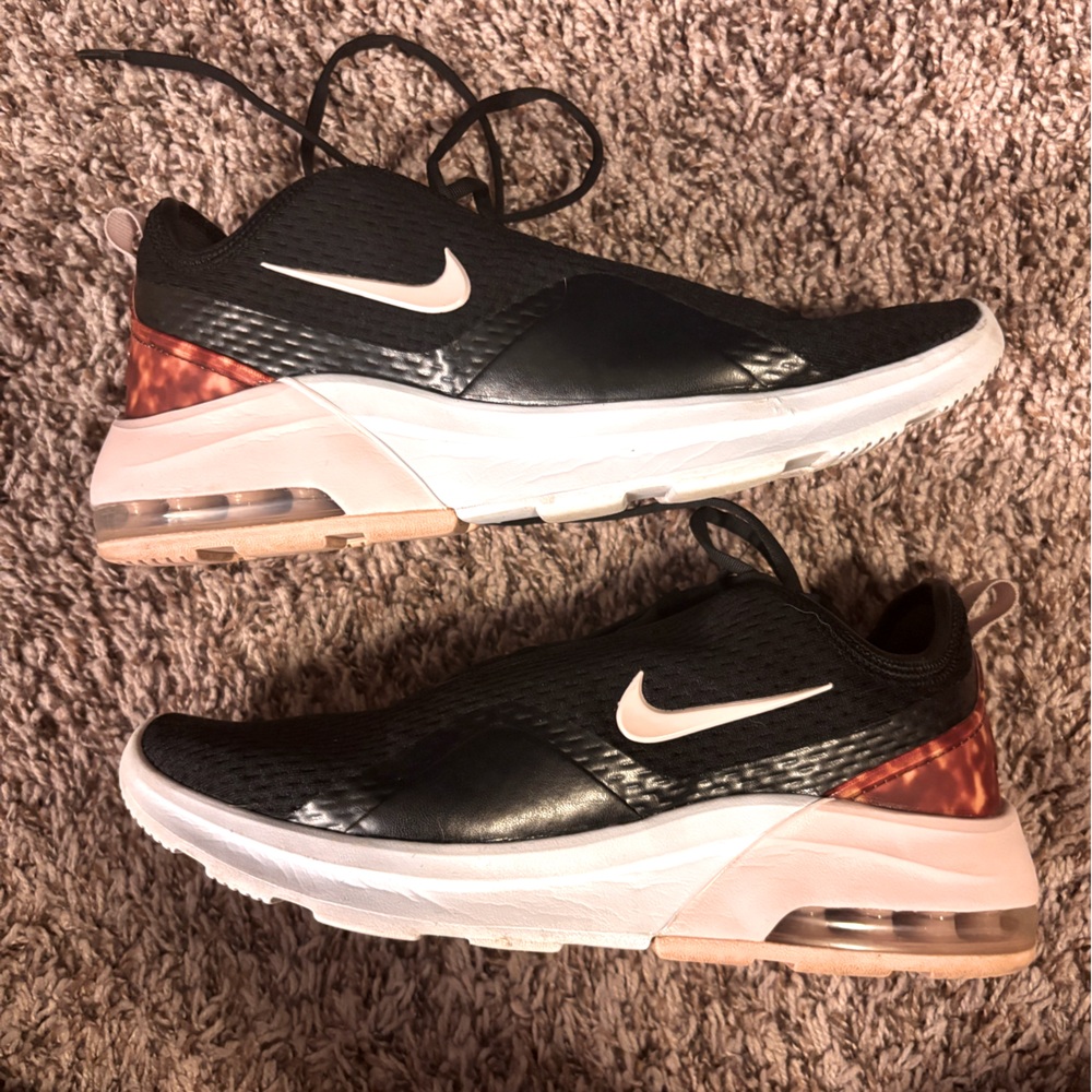 BNIB Nike Air Max Motion 2 (Women's Size 8) Black White Barely Rose CU4762-001